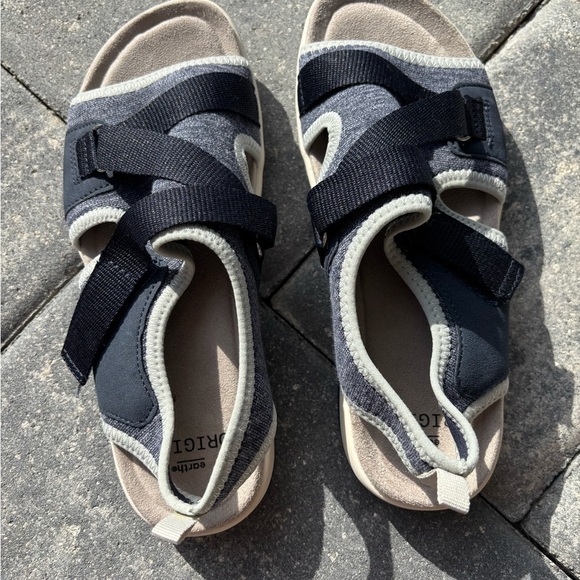 Earth Origins Navy and Cream Women's Sandals - Picture 1 of 6